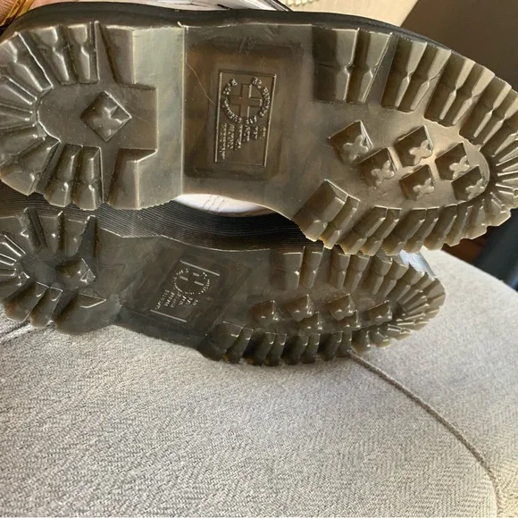 Dr. Martens Devon Heart White Leather Platform Boots Women’s US Size 6 - Picture 5 of 5